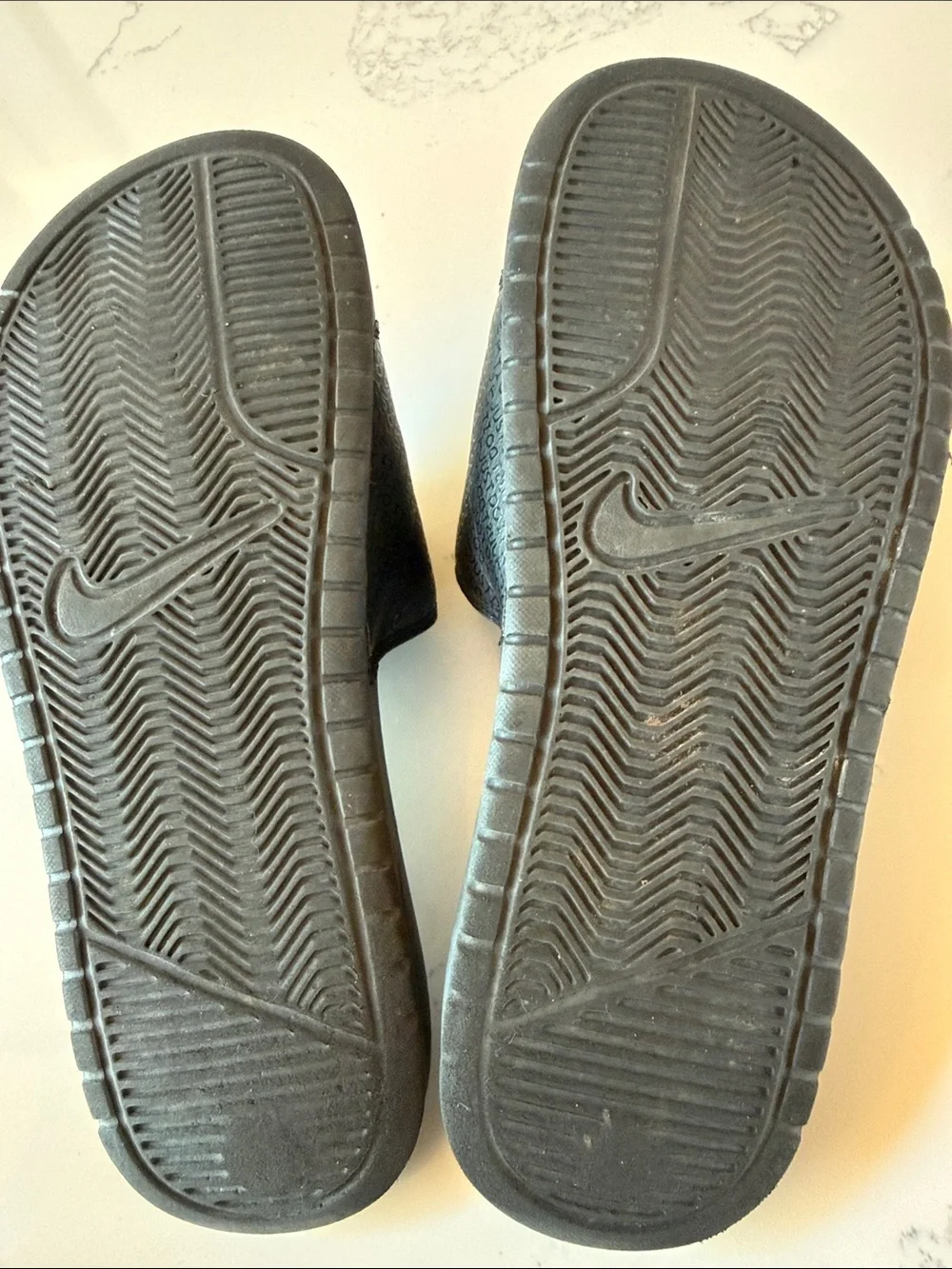 Nike Benassi JDI slides sandals in triple black Color men’s size 7